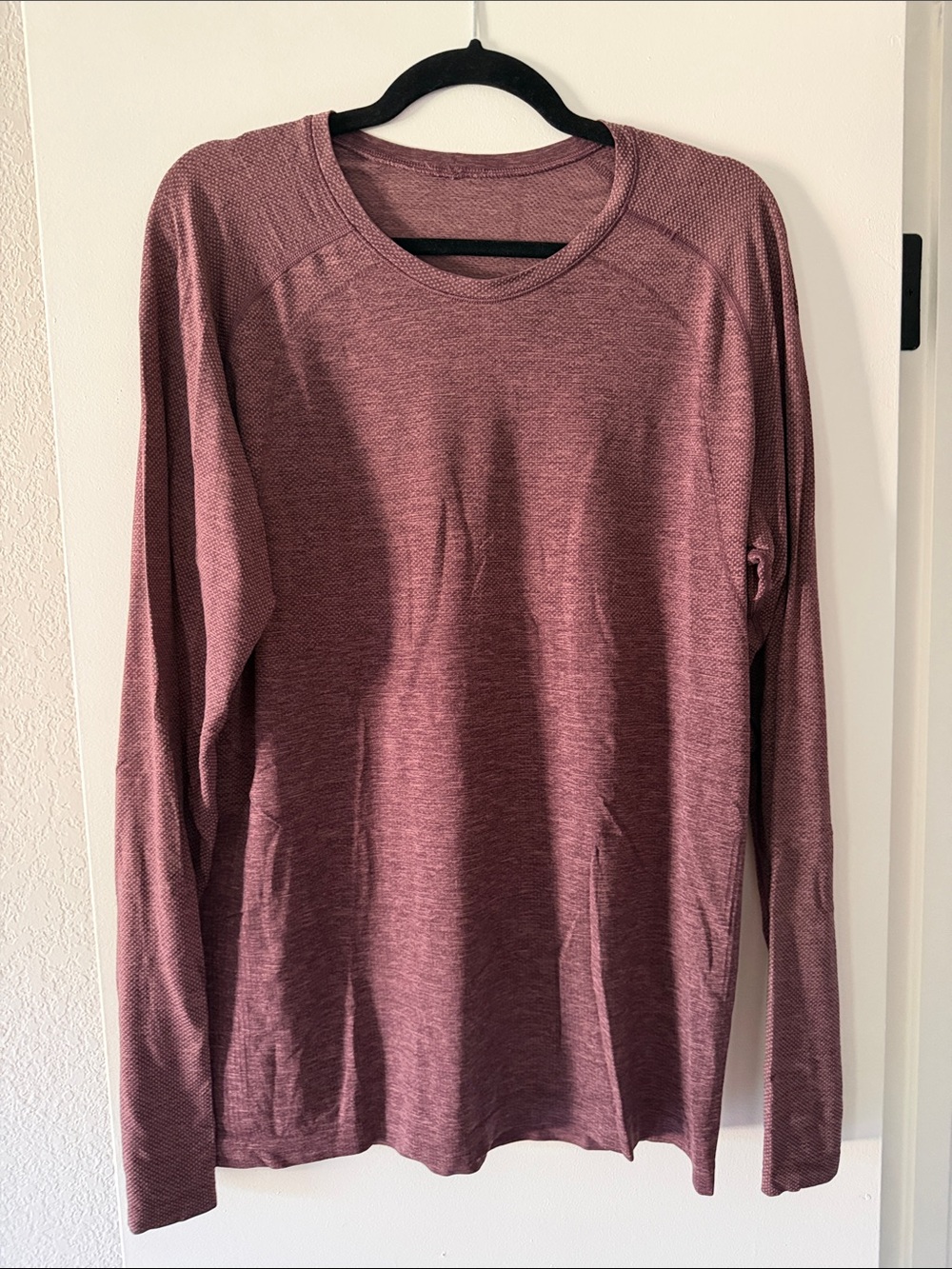 lululemon athletica Men's Long Sleeve Crew in Heather Red